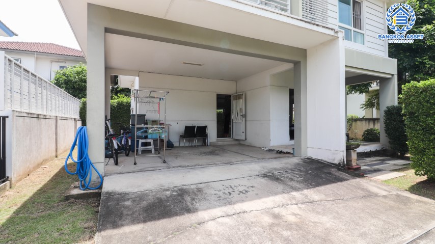 บ้านเดี่ยวมือสอง นนทบุรี ม.ชัยพฤกษ์ บางใหญ่ คุณภาพจากแบรนด์ L&H เนื้อที่กว้าง 56.20 ตร.ว. ฟังก์ชัน 3 ห้องนอน 3 ห้องน้ำ 2 ที่จอดรถ ภายในตกแต่งโมเดิร์น สภาพมือหนึ่ง พร้อมเข้าอยู่ได้เลย! โครงการตั้งบนทำเลเดินทางสะดวก ใกล้รถไฟฟ้าสายสีม่วง "สถานีคลองบางไผ่" และจุดขึ้นทางด่วน "กาญจนาภิเษก"